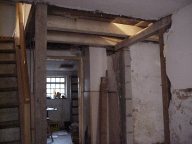 Nach dem teilweisen Freilegen der Dielendecke