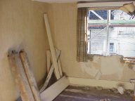 Die alten Doppelfenster wurden herausgebrochen