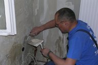 Hans-Joachim putzt die Dosen ein